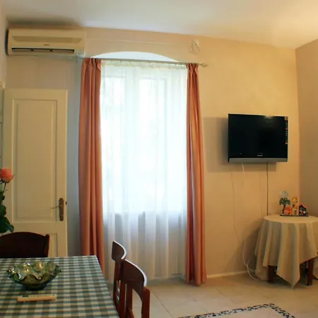 Adagio Theatre Split