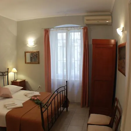Lejlighed Theatre Split