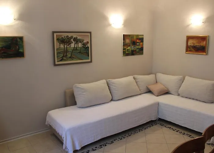 Adagio Theatre Split