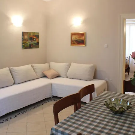 Apartment Adagio Theatre