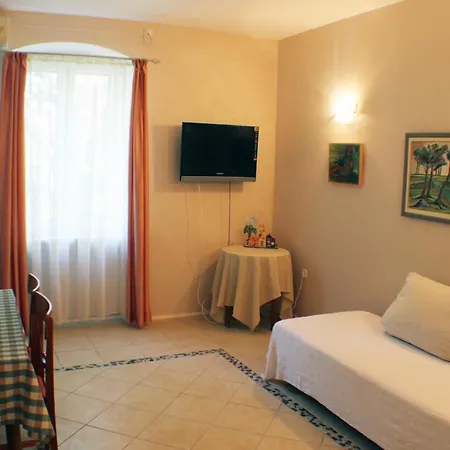 Adagio Theatre Apartment Split