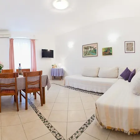 Apartment Adagio Theatre